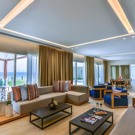 Sealine Beach, A Murwab Resort Muszajid Kültér fotó A suite at the hotel