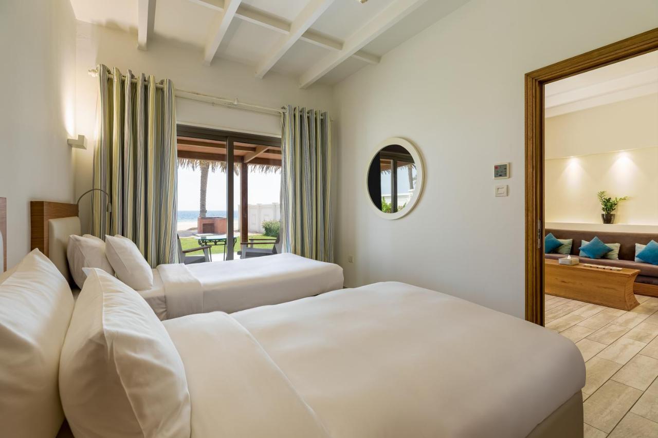 Sealine Beach, A Murwab Resort Muszajid Kültér fotó A bedroom at the resort