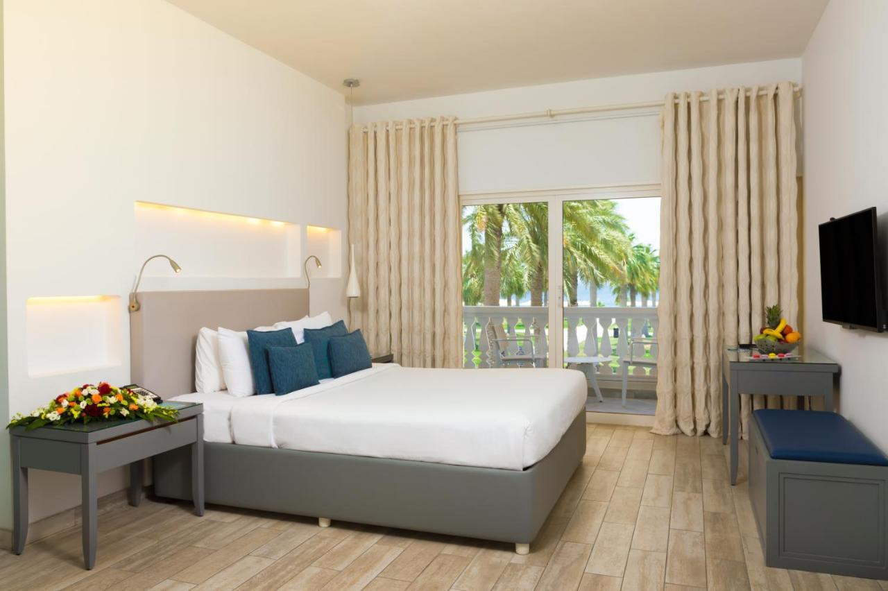 Sealine Beach, A Murwab Resort Muszajid Kültér fotó A room at the hotel