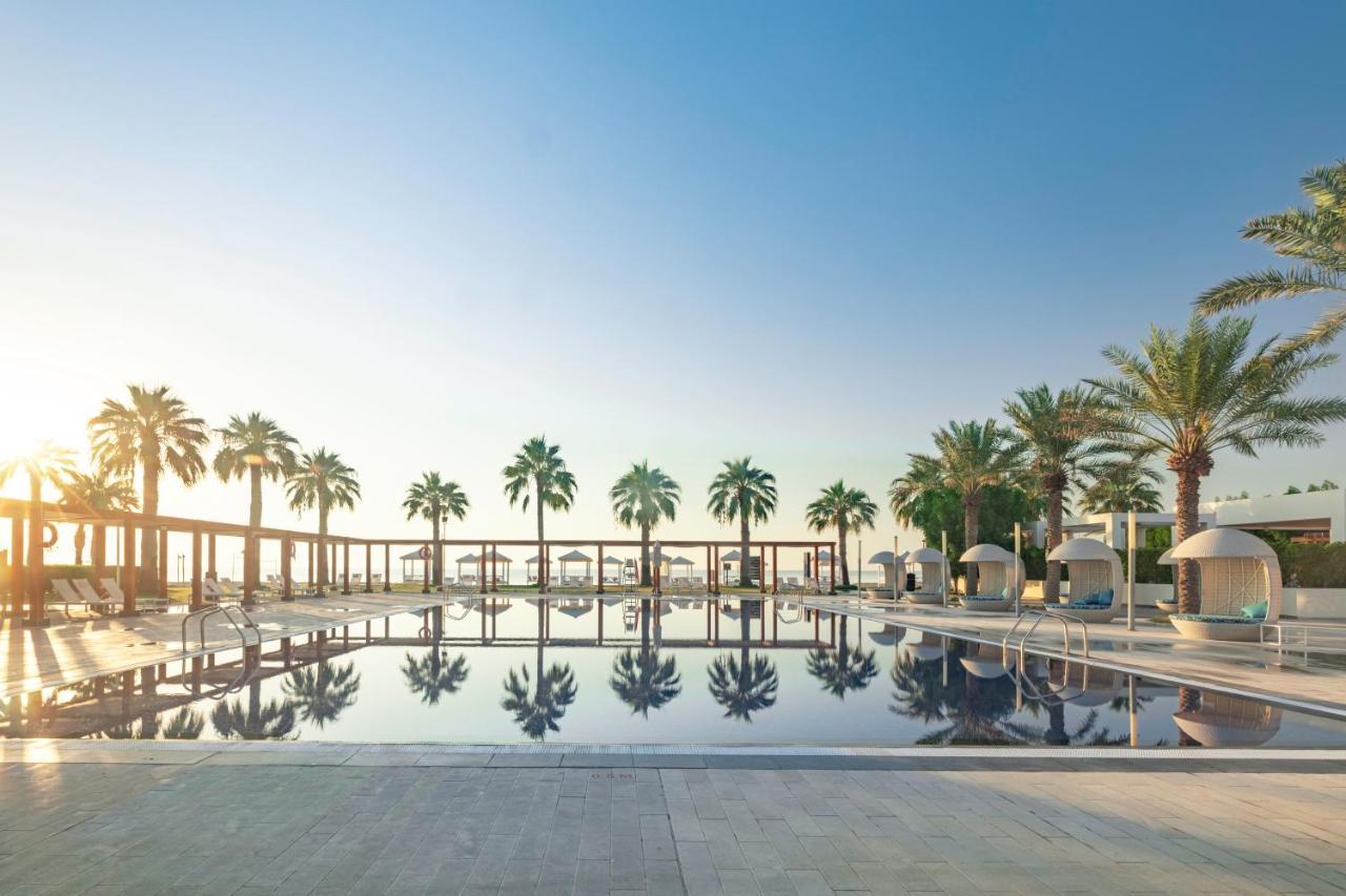 Sealine Beach, A Murwab Resort Muszajid Kültér fotó The resort's main pool